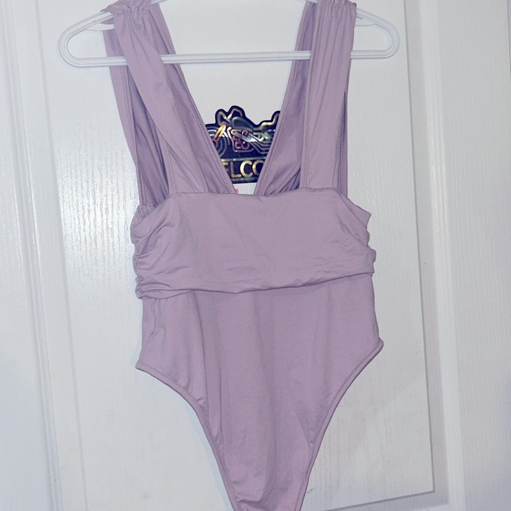 ๐ฉต3/$20๐ฉต Elegant Purple Sleeveless Bodysuit - Picture 3 of 7
